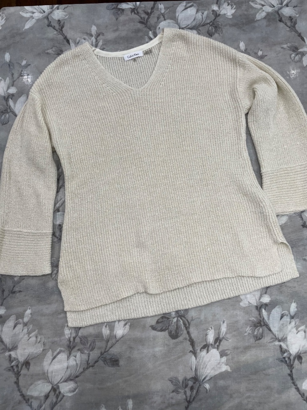 Calvin Klein XL Cream V Neck Sweater Metallic Gold Thread Bell Sleeve Lightweigh